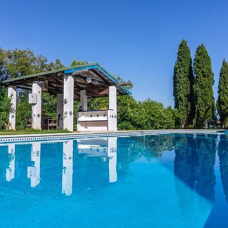 Private With Swimming Pool And Tennis Courts *