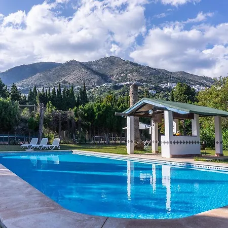 Private With Swimming Pool And Tennis Courts *