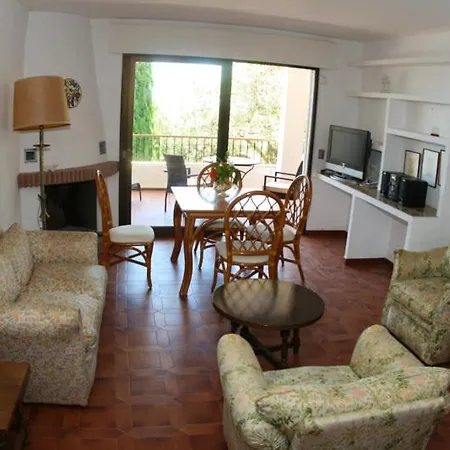 펜션 Private With Swimming Pool And Tennis Courts