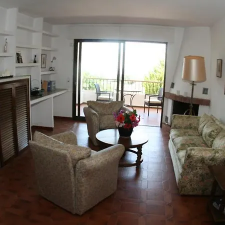 Private With Swimming Pool And Tennis Courts 펜션