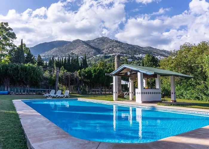 Private With Swimming Pool And Tennis Courts *